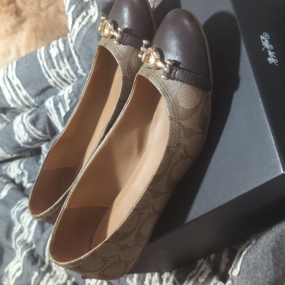 Coach flats brown signature gold hardware size 11